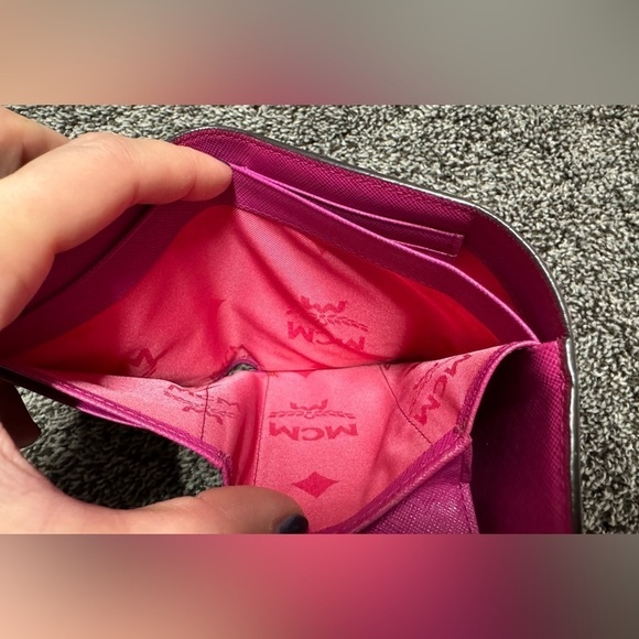 MCM trifold wallet - Picture 12 of 17